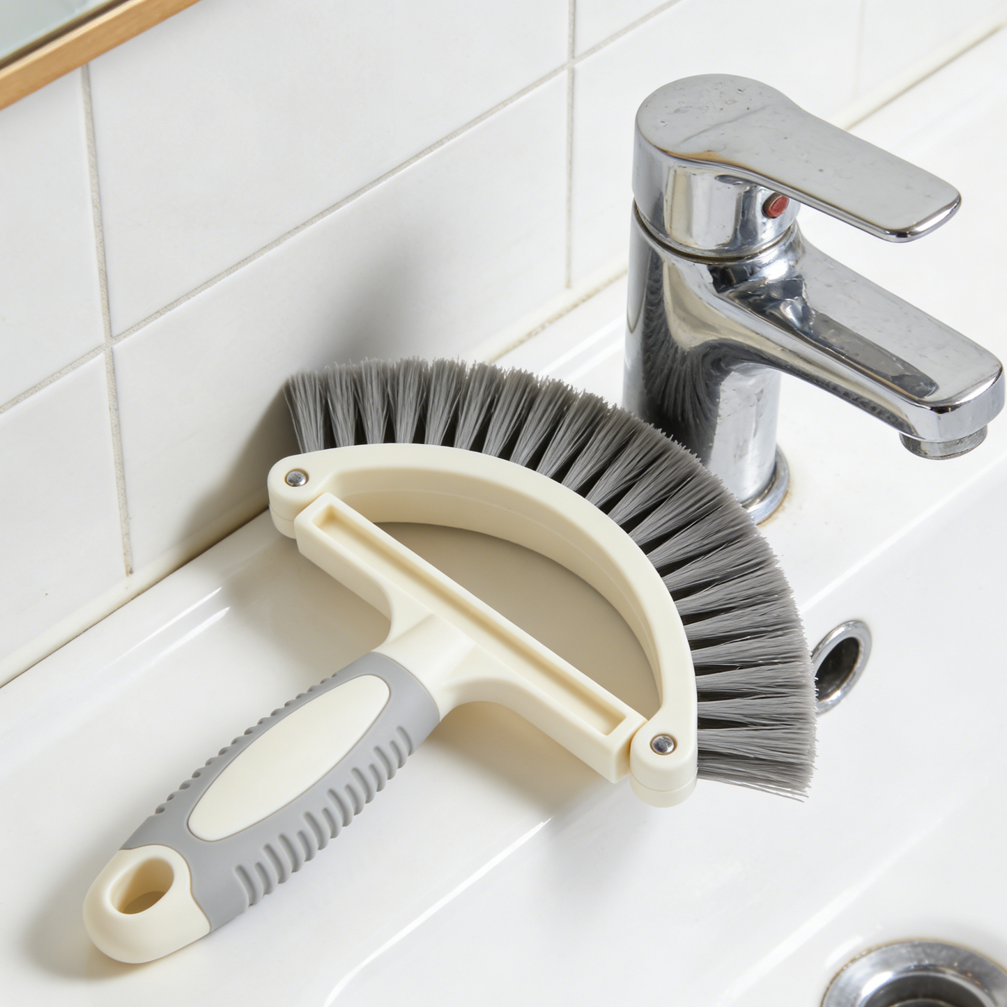 Multi-Surface Curved Cleaning Brush